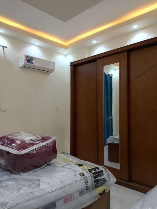 Apartment Center Of Cairo, Nile View, Front Of Medical College *