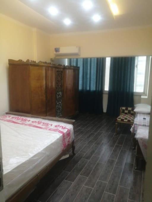 Apartment Center Of Cairo, Nile View, Front Of Medical College *